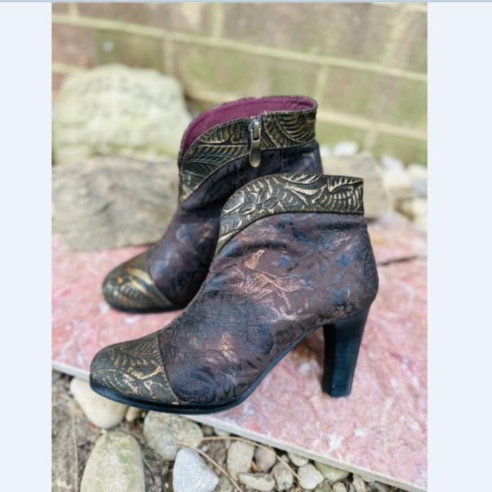 L'Artiste by Spring Step Sz 36/5.5 US Lidia Brown/Gold Embossed Heels Ankle Boot